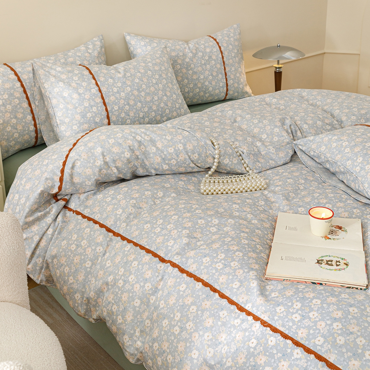 91家纺网 家纺一手货源 找家纺 女子家纺 2026新款40支13070全棉纯棉斜纹印花蕾丝四件套 蓝调花册