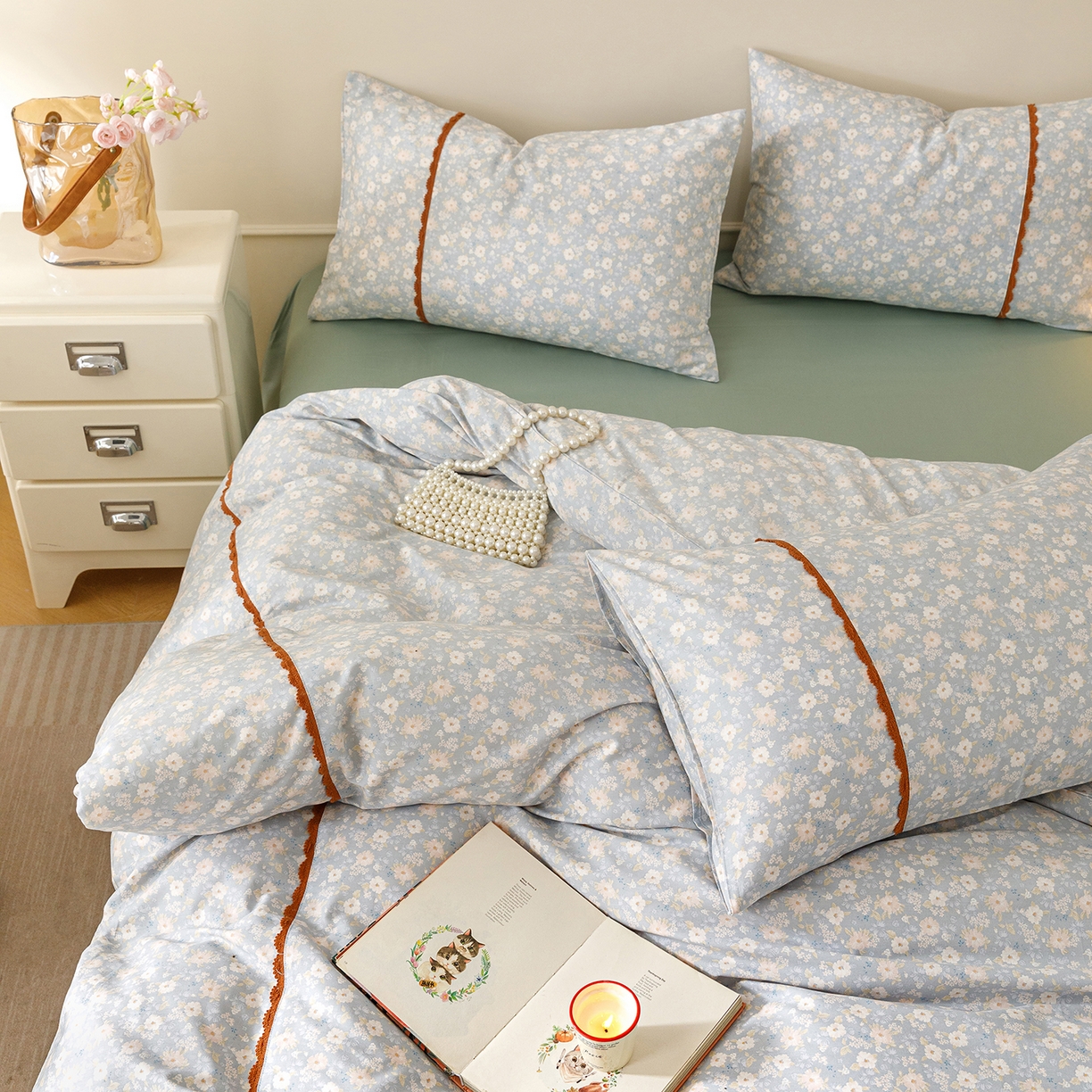 91家纺网 家纺一手货源 找家纺 女子家纺 2026新款40支13070全棉纯棉斜纹印花蕾丝四件套 蓝调花册