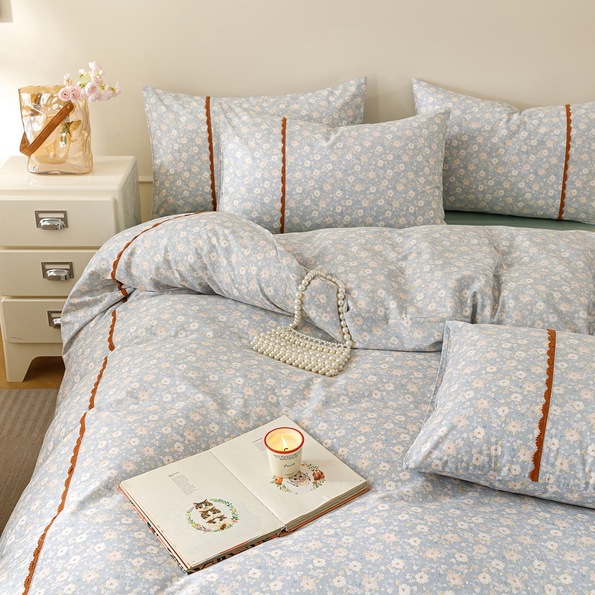 91家纺网 家纺一手货源 找家纺 女子家纺 2026新款40支13070全棉纯棉斜纹印花蕾丝四件套 蓝调花册