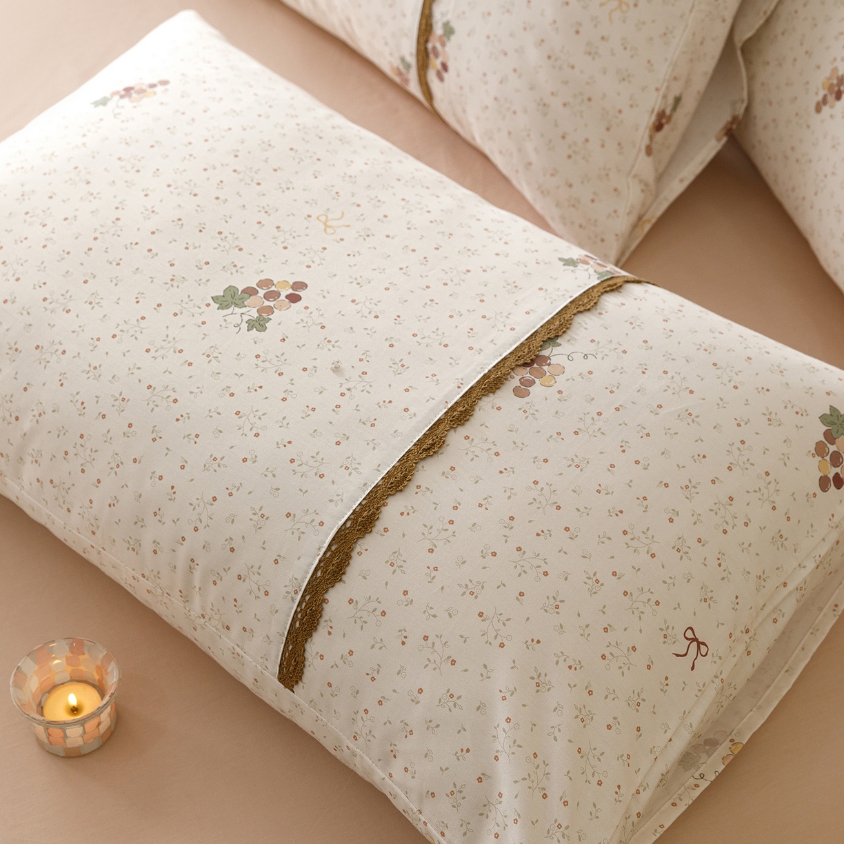 91家纺网 家纺一手货源 找家纺 女子家纺 2026新款40支13070全棉纯棉斜纹印花蕾丝四件套 奶白萄笺