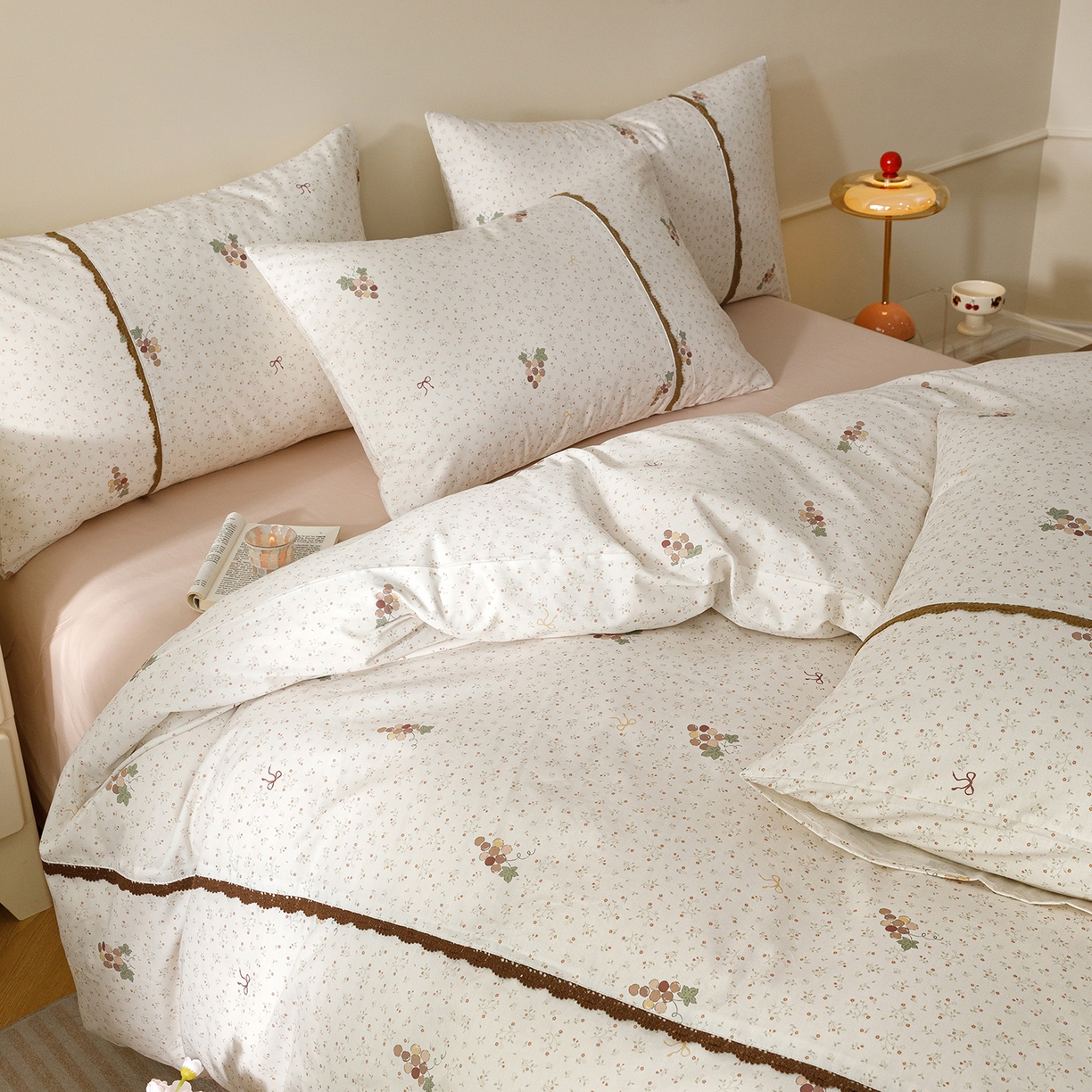 91家纺网 家纺一手货源 找家纺 女子家纺 2026新款40支13070全棉纯棉斜纹印花蕾丝四件套 奶白萄笺