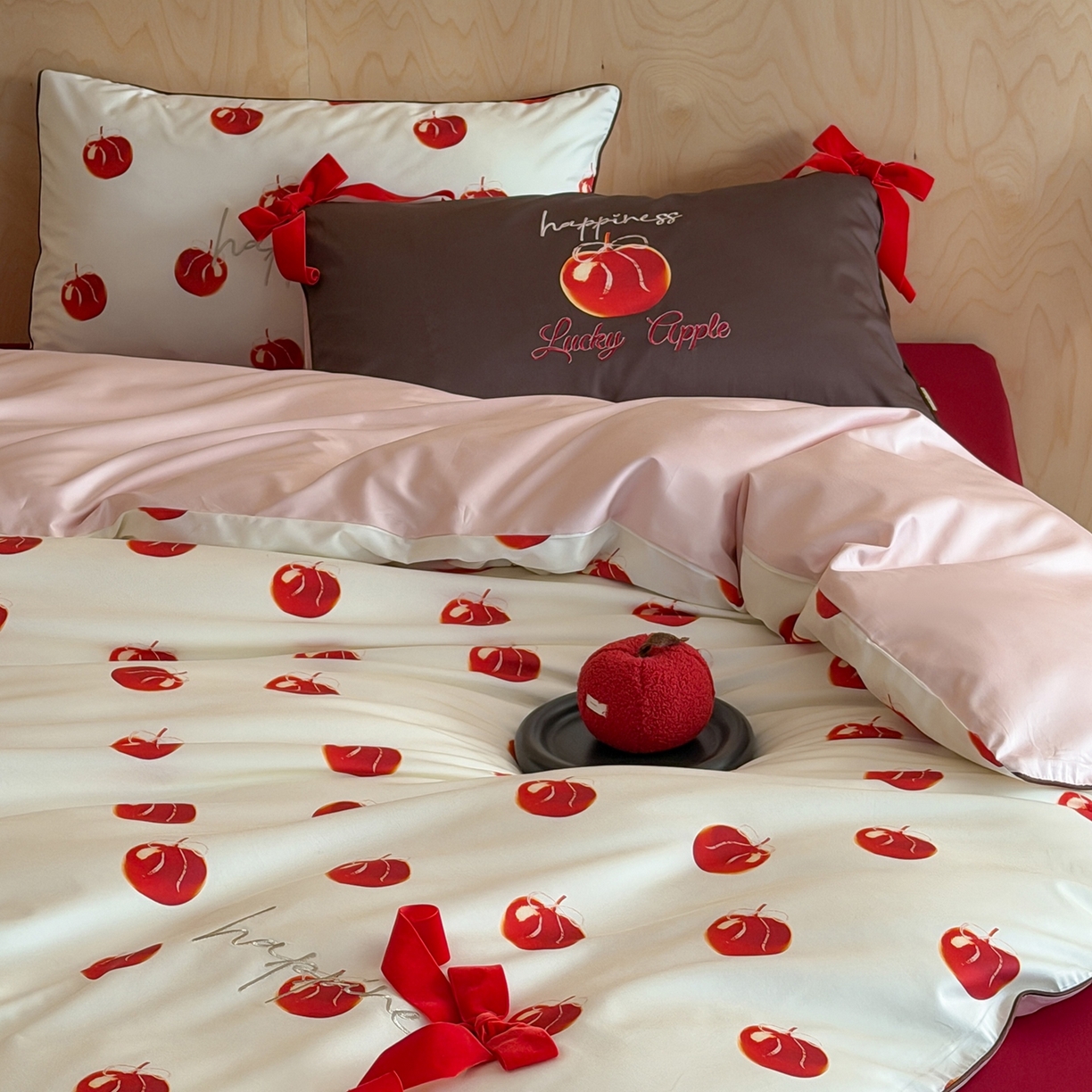 91家纺网 家纺一手货源 找家纺 （总）桔子家纺 2026春夏新款100s全棉纯棉幸运系列四件套-场景二