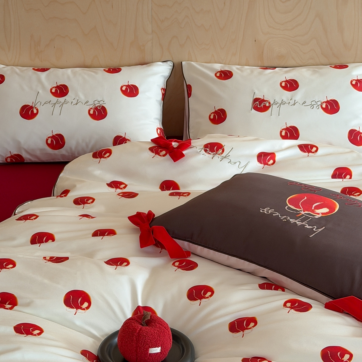 91家纺网 家纺一手货源 找家纺 桔子家纺 2026春夏新款100s全棉纯棉幸运系列四件套-场景二 幸运果（白色）