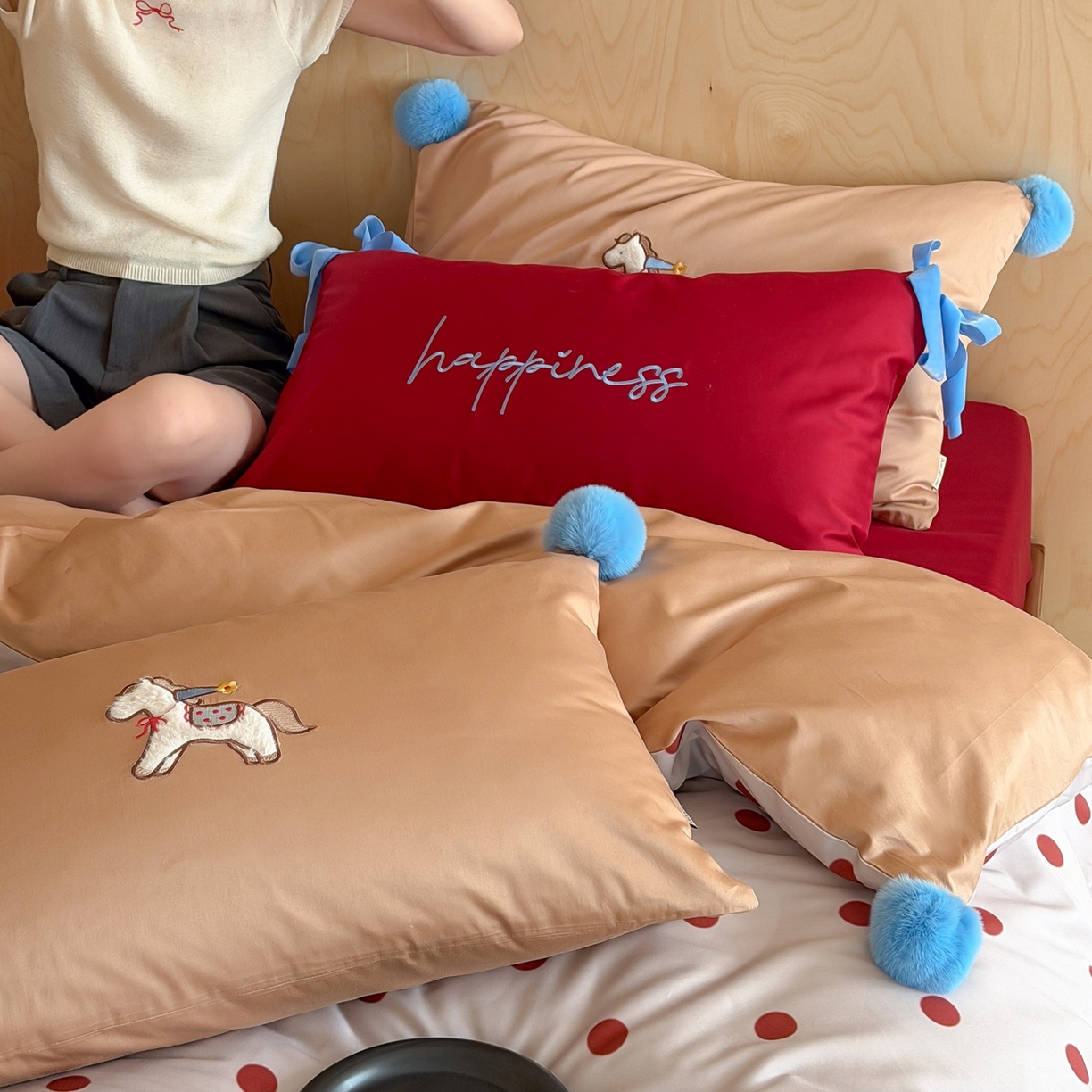 91家纺网 家纺一手货源 找家纺 桔子家纺 2026春夏新款100s全棉纯棉幸运系列四件套-场景二 幸运小马