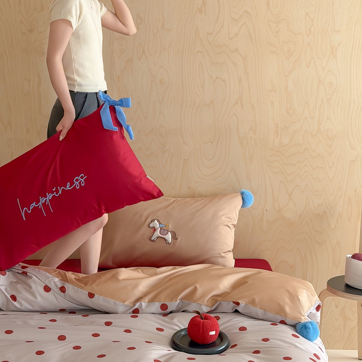 91家纺网 家纺一手货源 找家纺 桔子家纺 2026春夏新款100s全棉纯棉幸运系列四件套-场景二 幸运小马