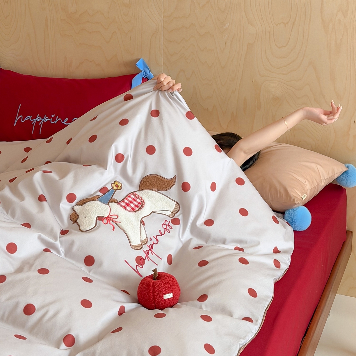 91家纺网 家纺一手货源 找家纺 桔子家纺 2026春夏新款100s全棉纯棉幸运系列四件套-场景二 幸运小马