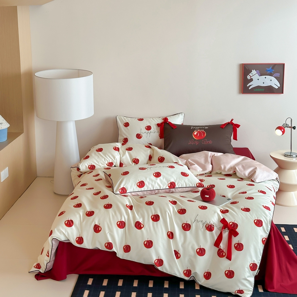 91家纺网 家纺一手货源 找家纺 桔子家纺 2026春夏新款100s全棉纯棉幸运系列四件套-场景一 幸运果（白色）