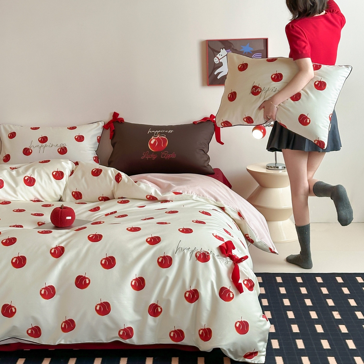 91家纺网 家纺一手货源 找家纺 桔子家纺 2026春夏新款100s全棉纯棉幸运系列四件套-场景一 幸运果（白色）