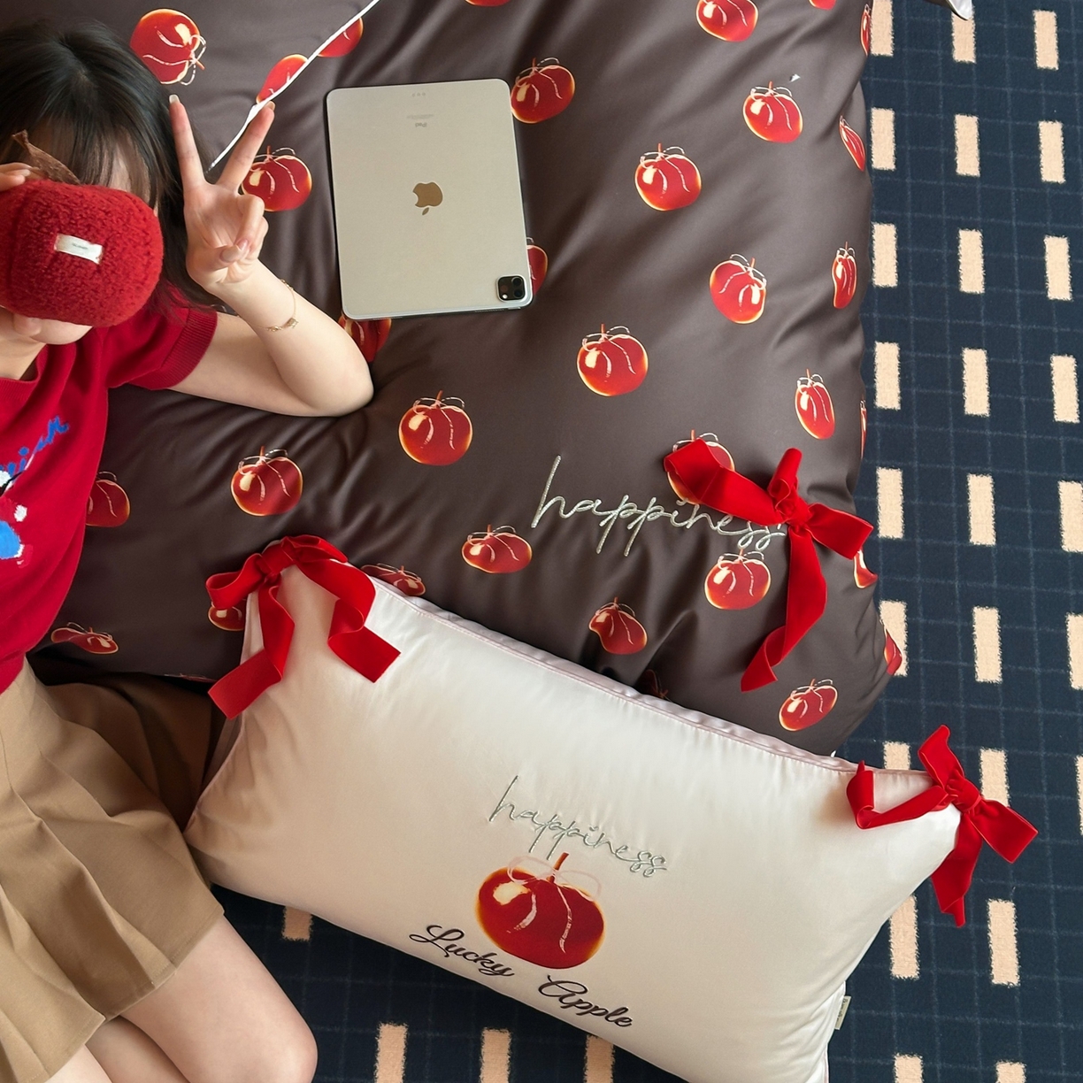 91家纺网 家纺一手货源 找家纺 桔子家纺 2026春夏新款100s全棉纯棉幸运系列四件套-场景一 幸运果（棕色）