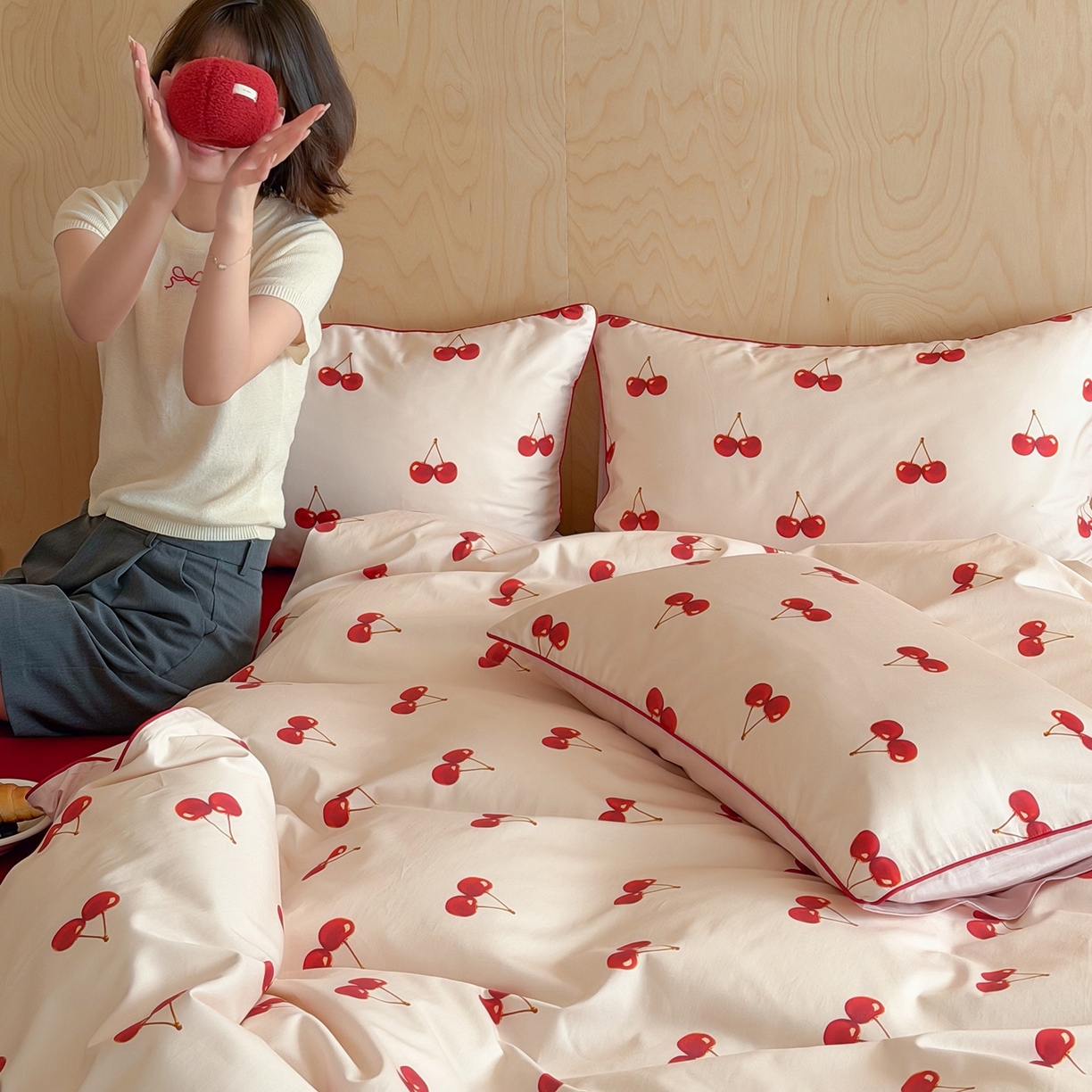 91家纺网 家纺一手货源 找家纺 （总）桔子家纺 2026春夏新款100s全棉纯棉复古樱桃系列四件套-场景二