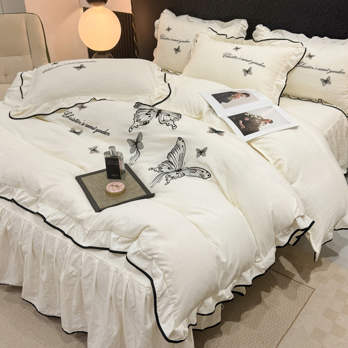 91家纺网 家纺一手货源 找家纺 艺玲家纺 2026新款提花色织麻刺绣花边四件套 轻风蝶影-米白