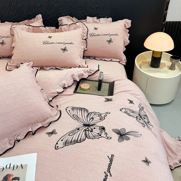 91家纺网 家纺一手货源 找家纺 艺玲家纺 2026新款提花色织麻刺绣花边四件套 轻风蝶影-浅豆沙