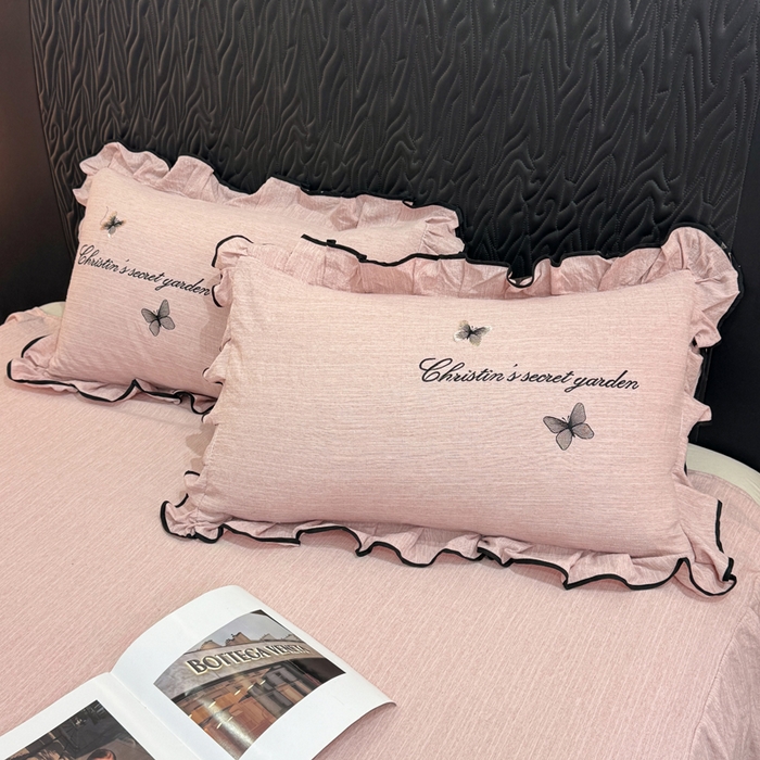 91家纺网 家纺一手货源 找家纺 艺玲家纺 2026新款提花色织麻刺绣花边四件套 轻风蝶影-浅豆沙