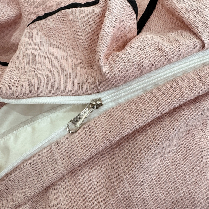 91家纺网 家纺一手货源 找家纺 艺玲家纺 2026新款提花色织麻刺绣花边四件套 轻风蝶影-浅豆沙