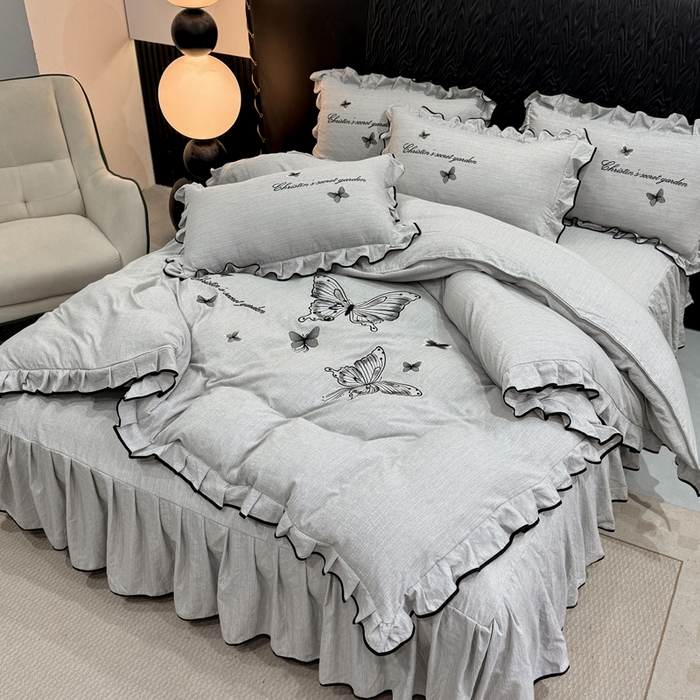 91家纺网 家纺一手货源 找家纺 艺玲家纺 2026新款提花色织麻刺绣花边四件套 轻风蝶影-浅灰