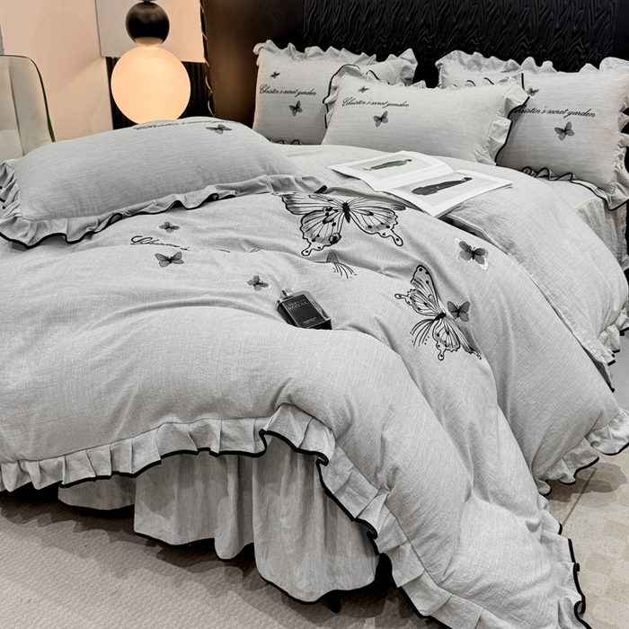 91家纺网 家纺一手货源 找家纺 艺玲家纺 2026新款提花色织麻刺绣花边四件套 轻风蝶影-浅灰