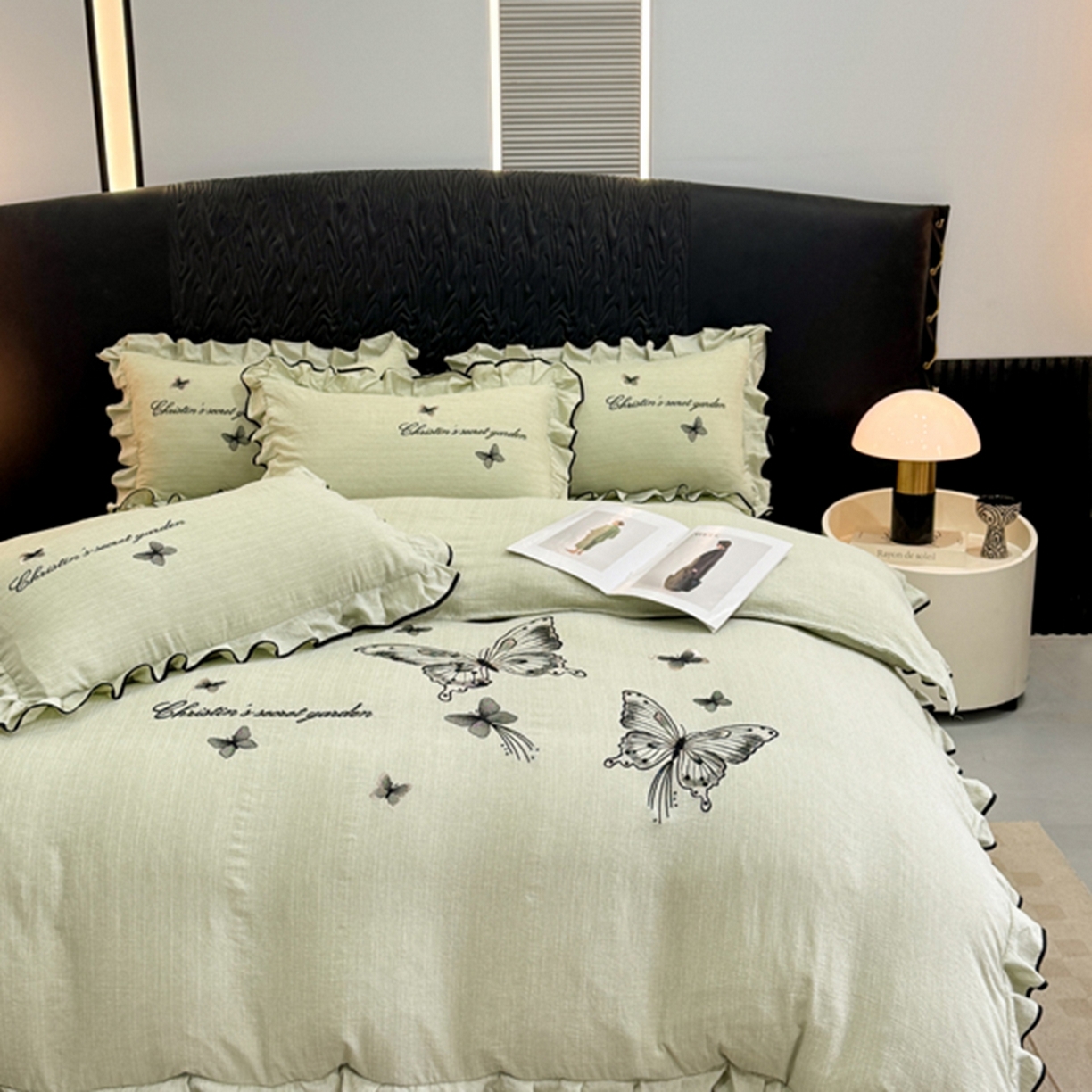 91家纺网 家纺一手货源 找家纺 艺玲家纺 2026新款提花色织麻刺绣花边四件套 轻风蝶影-浅绿