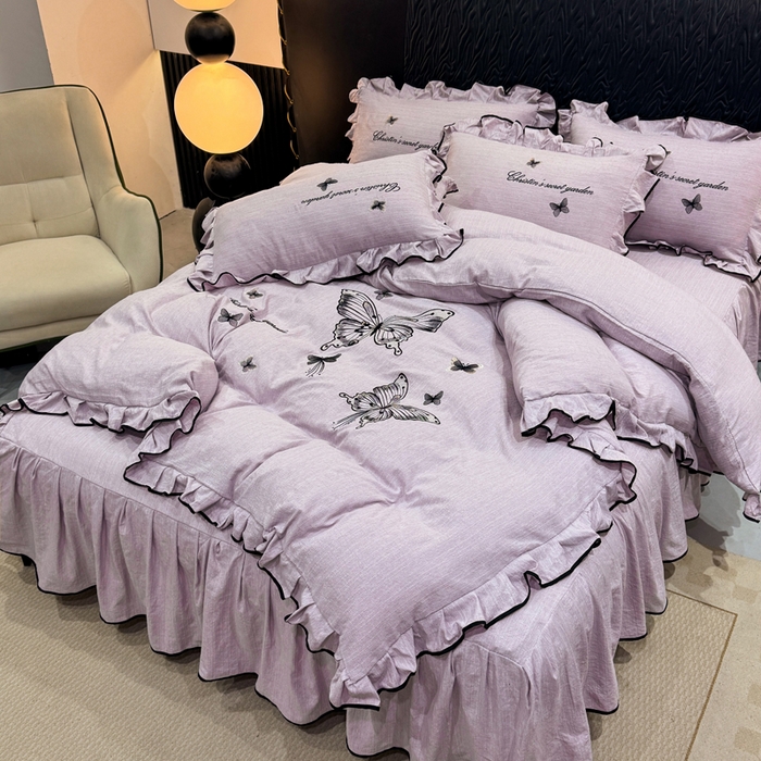 91家纺网 家纺一手货源 找家纺 艺玲家纺 2026新款提花色织麻刺绣花边四件套 轻风蝶影-浅紫