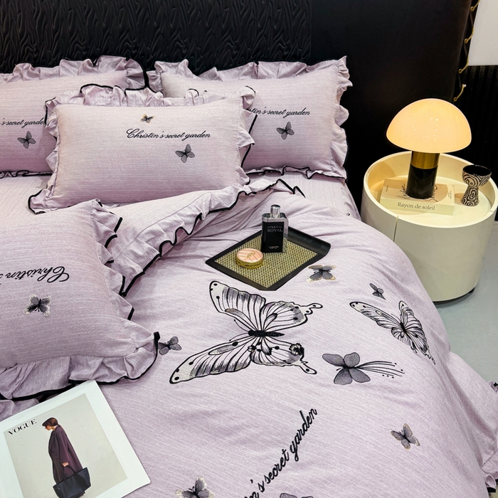 91家纺网 家纺一手货源 找家纺 艺玲家纺 2026新款提花色织麻刺绣花边四件套 轻风蝶影-浅紫