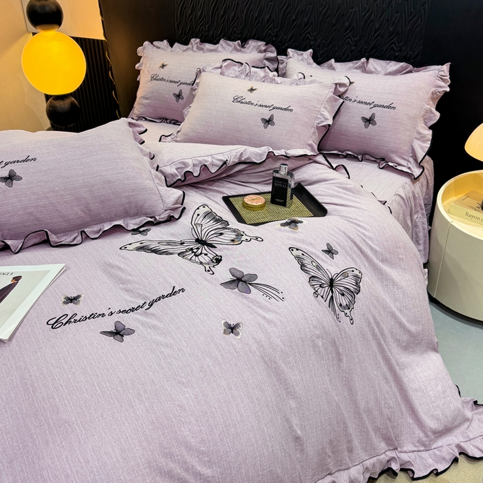 91家纺网 家纺一手货源 找家纺 艺玲家纺 2026新款提花色织麻刺绣花边四件套 轻风蝶影-浅紫