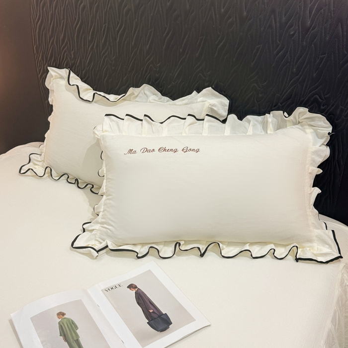 91家纺网 家纺一手货源 找家纺 艺玲家纺 2026新款提花色织麻刺绣花边四件套 马到成功-米白