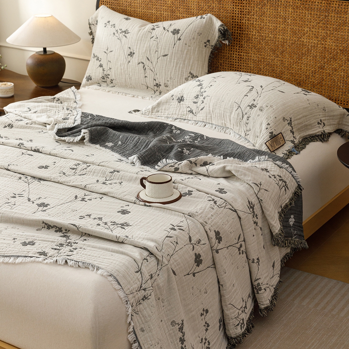 91家纺网 家纺一手货源 找家纺 朴尔家纺-毛巾被 2026新款全棉60s精细纱流苏花边四层纱布毛巾被 兰草情