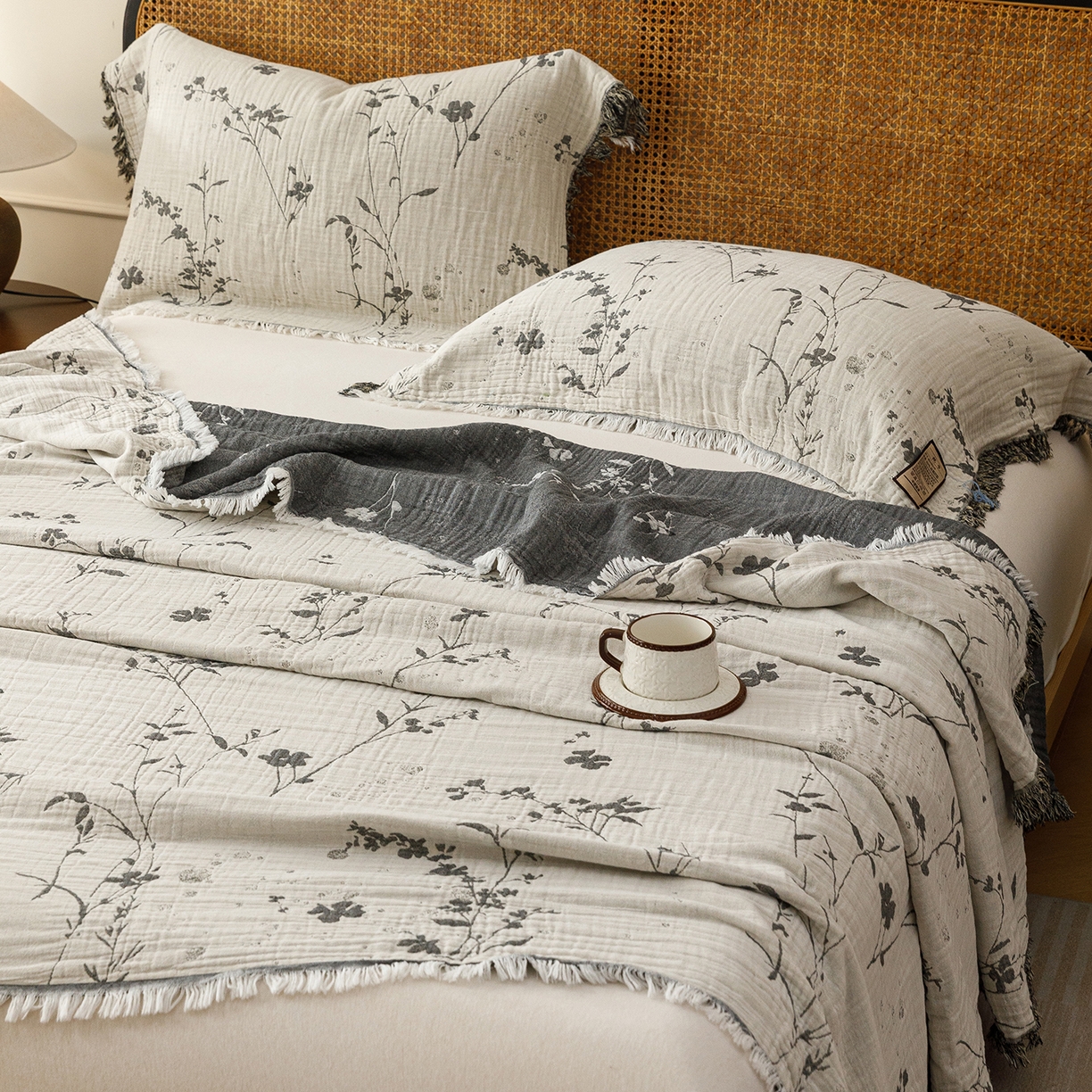 91家纺网 家纺一手货源 找家纺 朴尔家纺-毛巾被 2026新款全棉60s精细纱流苏花边四层纱布毛巾被 兰草情