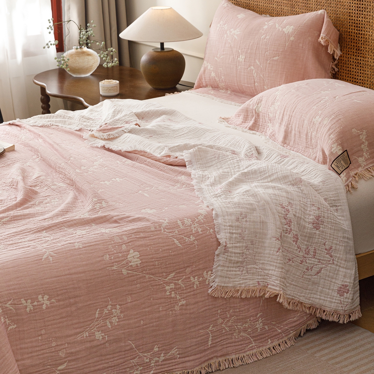 91家纺网 家纺一手货源 找家纺 朴尔家纺-毛巾被 2026新款全棉60s精细纱流苏花边四层纱布毛巾被 樱花恋