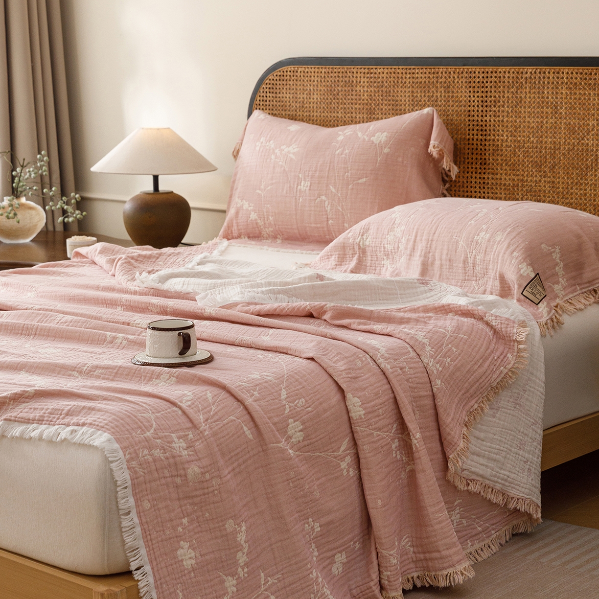 91家纺网 家纺一手货源 找家纺 朴尔家纺-毛巾被 2026新款全棉60s精细纱流苏花边四层纱布毛巾被 樱花恋