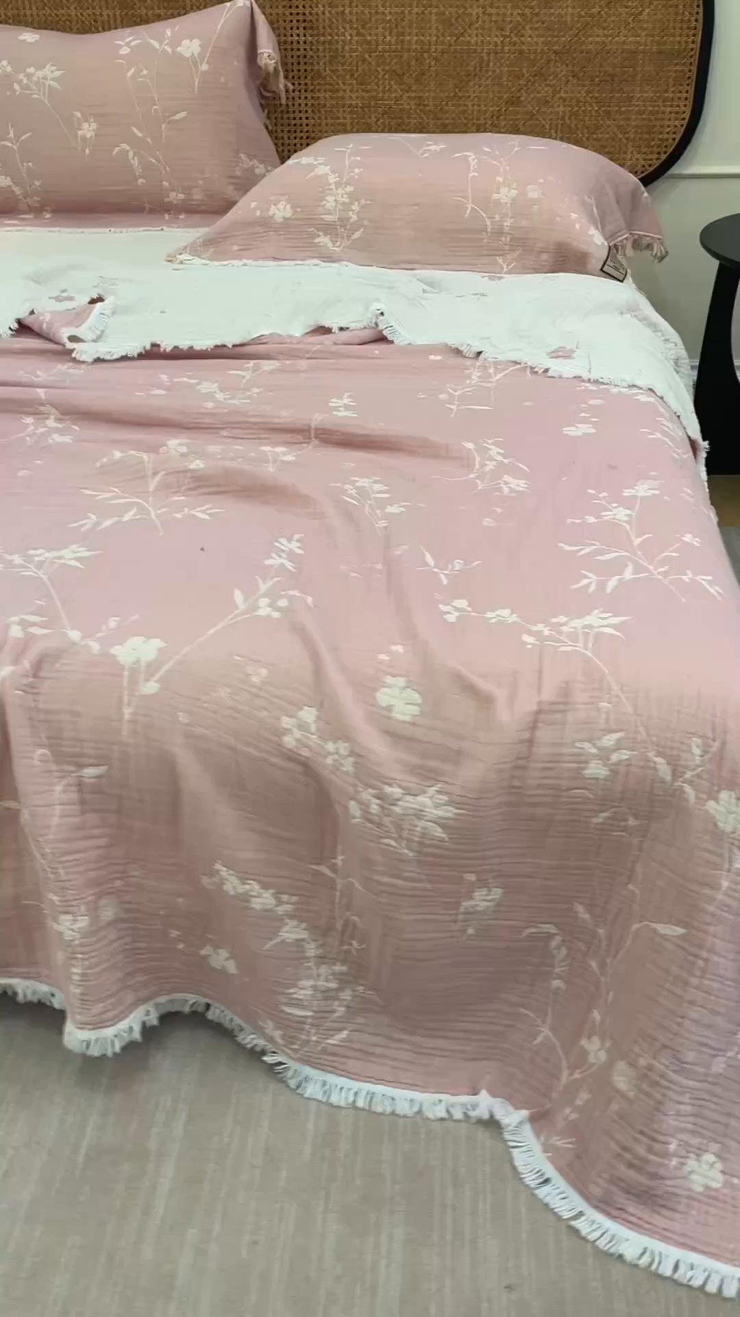 91家纺网 家纺一手货源 找家纺 朴尔家纺-毛巾被 2026新款全棉60s精细纱流苏花边四层纱布毛巾被 樱花恋