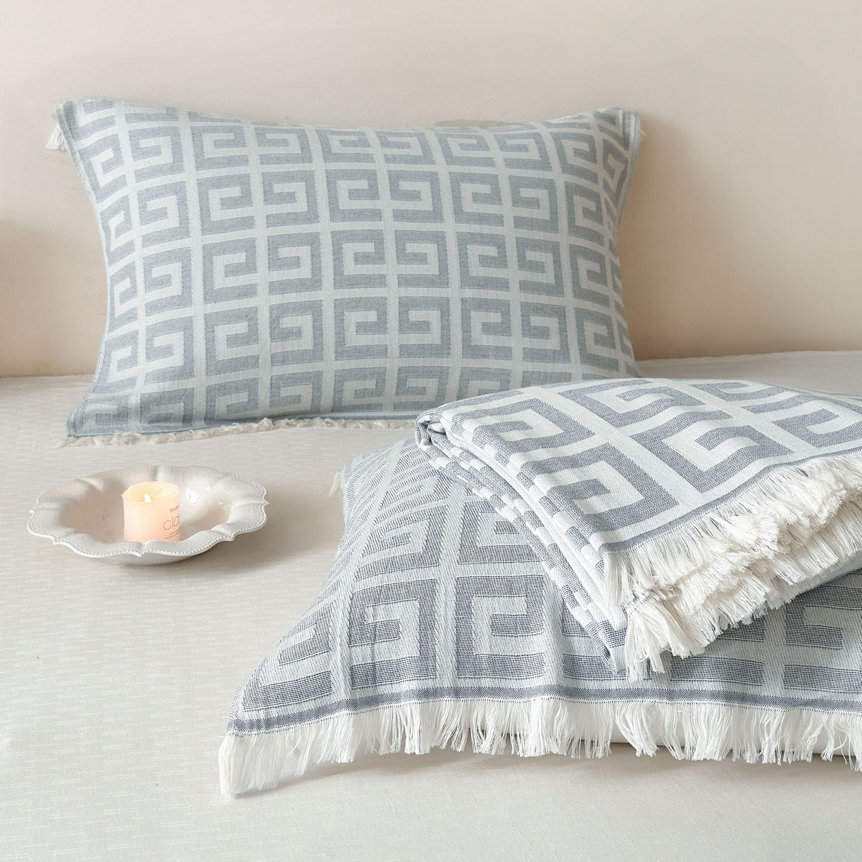 91家纺网 家纺一手货源 找家纺 朴尔家纺-毛巾被 2026新款长绒棉100s贡缎丝光棉纯棉流苏纱布毛巾被三件套 巴宝方格-蓝