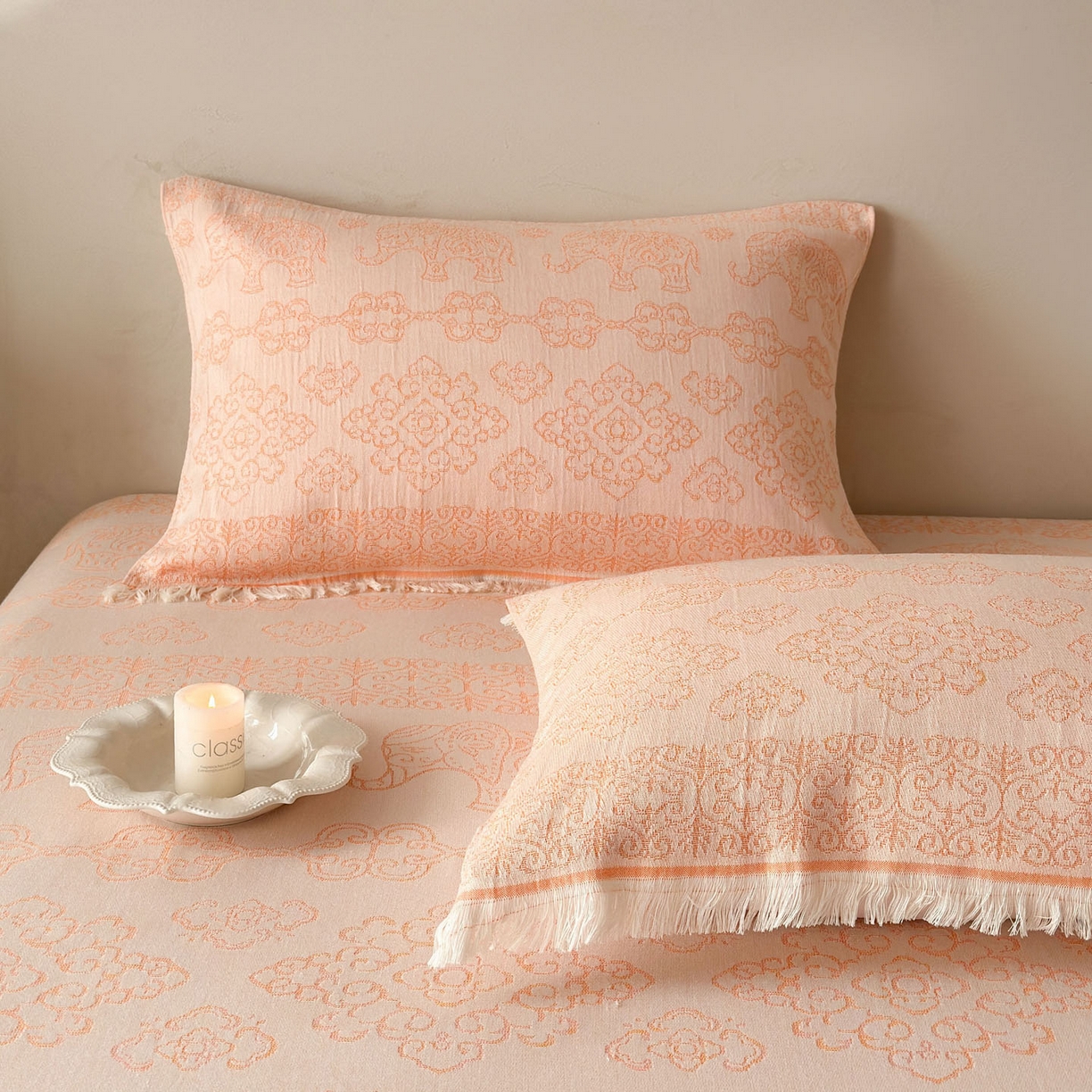 91家纺网 家纺一手货源 找家纺 朴尔家纺-毛巾被 2026新款长绒棉100s贡缎丝光棉纯棉流苏纱布毛巾被三件套 皇室吉象-橙粉