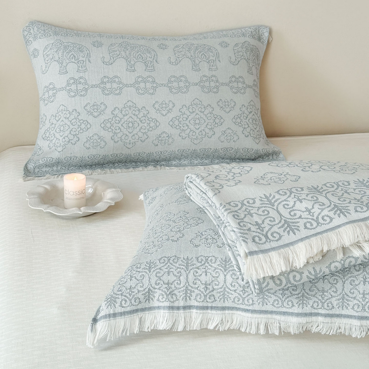 91家纺网 家纺一手货源 找家纺 朴尔家纺-毛巾被 2026新款长绒棉100s贡缎丝光棉纯棉流苏纱布毛巾被三件套 皇室吉象-蓝