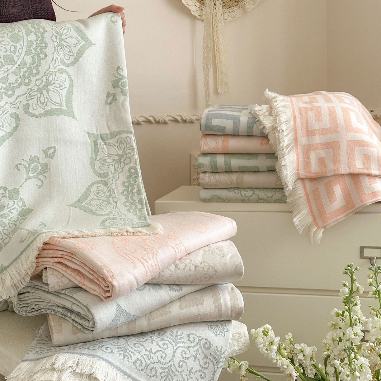 91家纺网 家纺一手货源 找家纺 朴尔家纺-毛巾被 2026新款长绒棉100s贡缎丝光棉纯棉流苏纱布毛巾被三件套 组合图