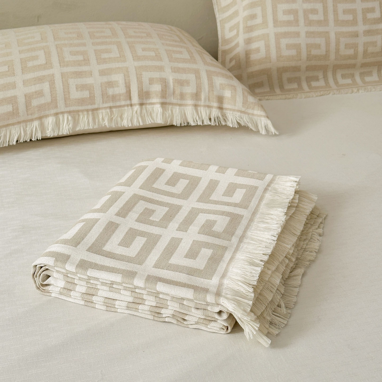 91家纺网 家纺一手货源 找家纺 朴尔家纺-毛巾被 2026新款长绒棉100s贡缎丝光棉纯棉流苏纱布枕巾 巴宝方格-驼