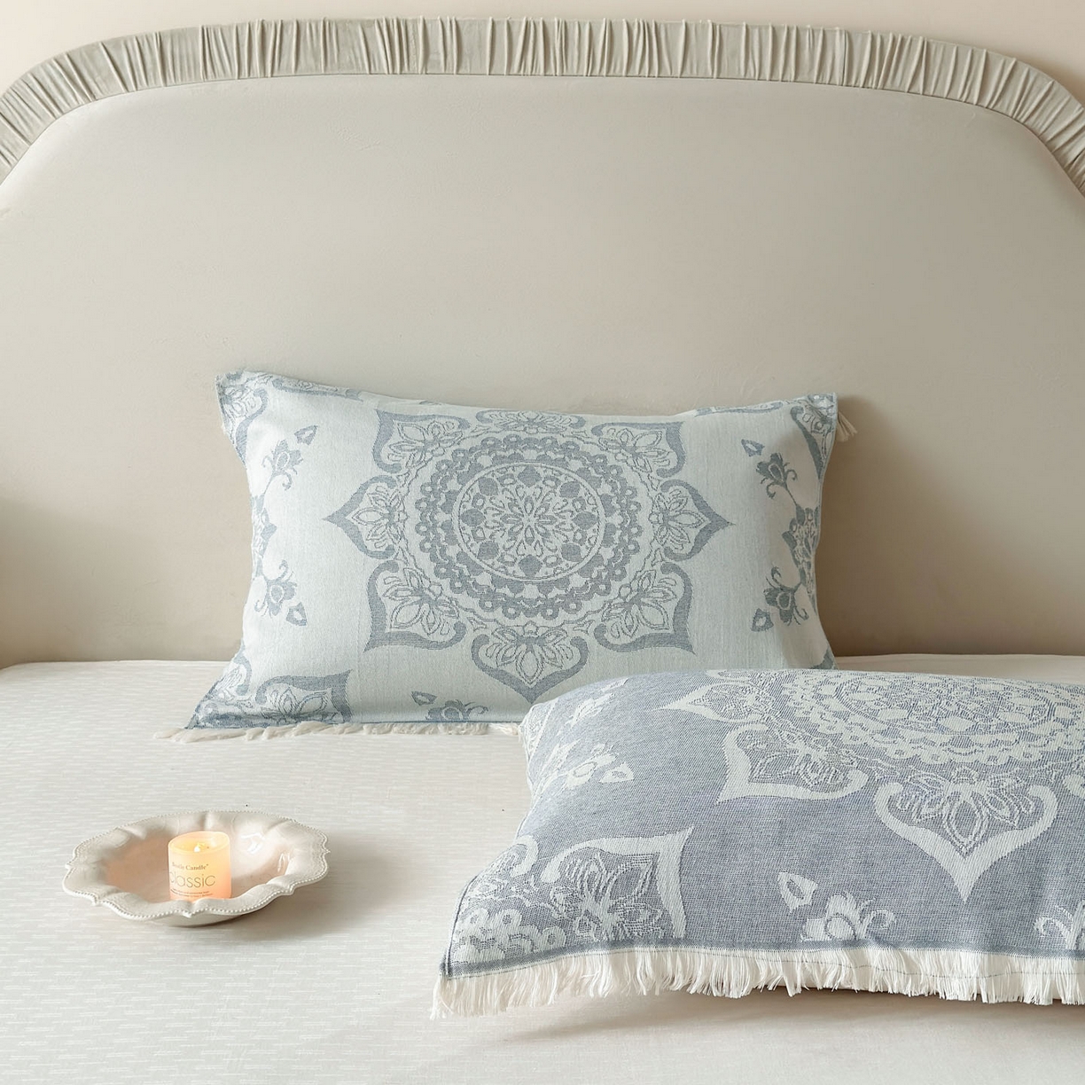 91家纺网 家纺一手货源 找家纺 朴尔家纺-毛巾被 2026新款长绒棉100s贡缎丝光棉纯棉流苏纱布枕巾 优雅欧纹-蓝