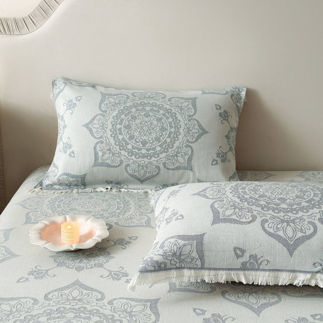 91家纺网 家纺一手货源 找家纺 朴尔家纺-毛巾被 2026新款长绒棉100s贡缎丝光棉纯棉流苏纱布枕巾 优雅欧纹-蓝