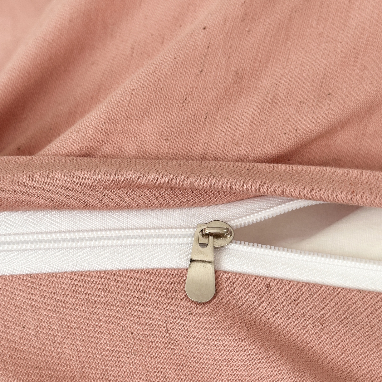 91家纺网 家纺一手货源 找家纺 （总）蓝邻家纺 2026年新款全棉纯棉棉麻法式复古田园风工艺款四件套系列-场景一