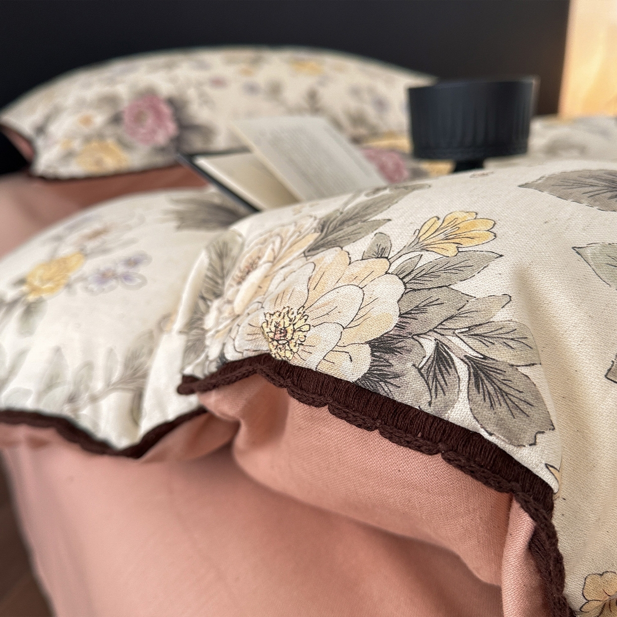 91家纺网 家纺一手货源 找家纺 （总）蓝邻家纺 2026年新款全棉纯棉棉麻法式复古田园风工艺款四件套系列-场景一