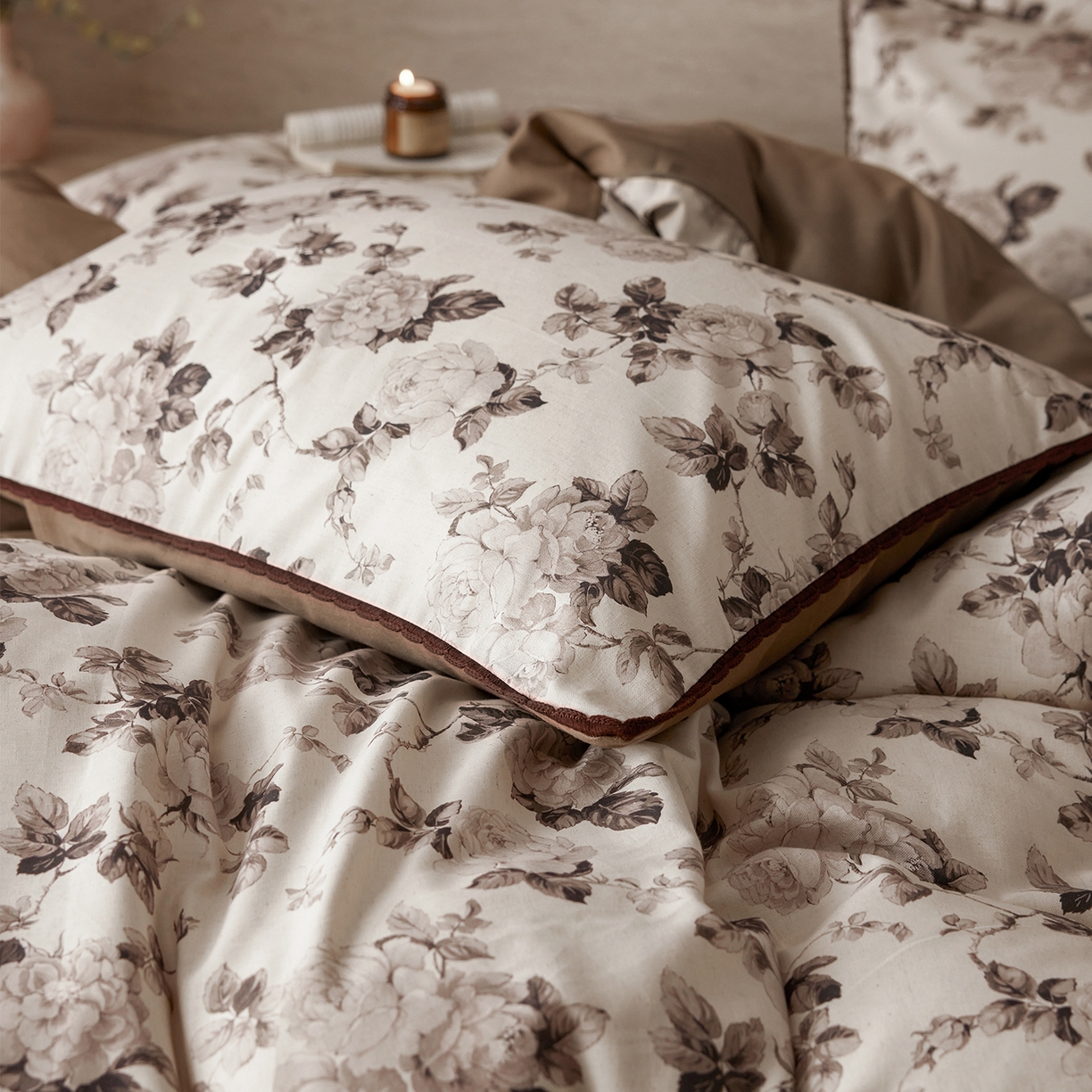 91家纺网 家纺一手货源 找家纺 （总）蓝邻家纺 2026年新款全棉纯棉棉麻法式复古田园风工艺款四件套系列-场景二