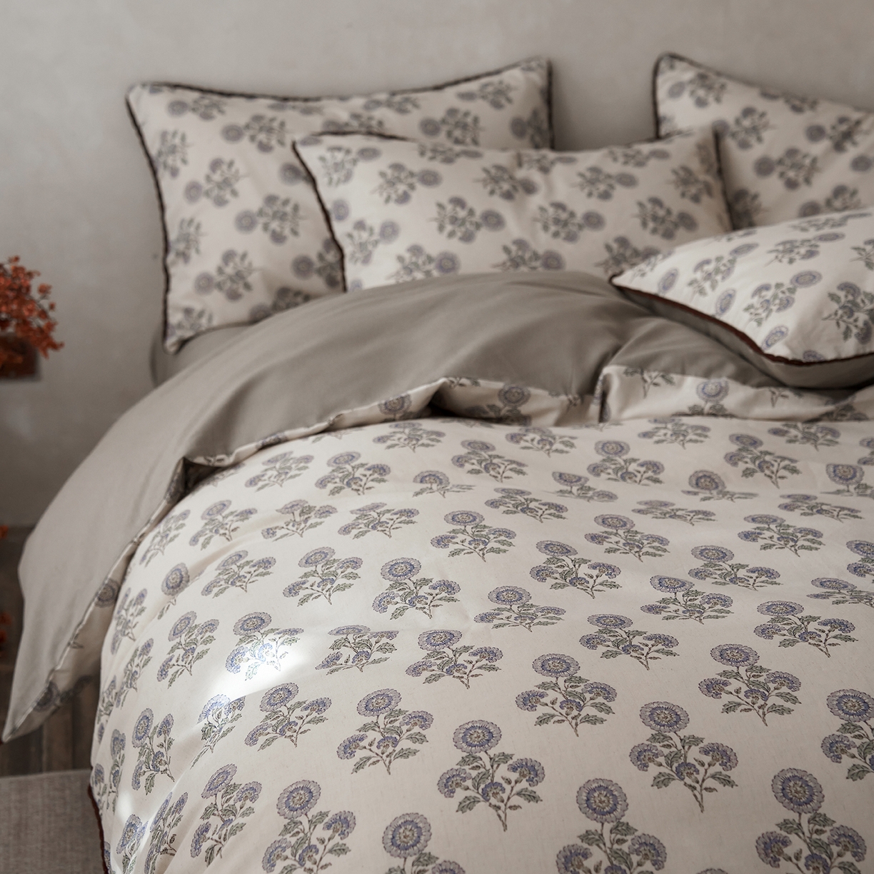 91家纺网 家纺一手货源 找家纺 （总）蓝邻家纺 2026年新款全棉纯棉棉麻法式复古田园风工艺款四件套系列-场景二