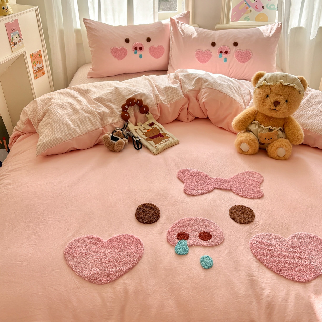 91家纺网 家纺一手货源 找家纺 色鬼布艺高端家居主号 2026新款古法毛巾绣四件套 爱心猪猪-粉