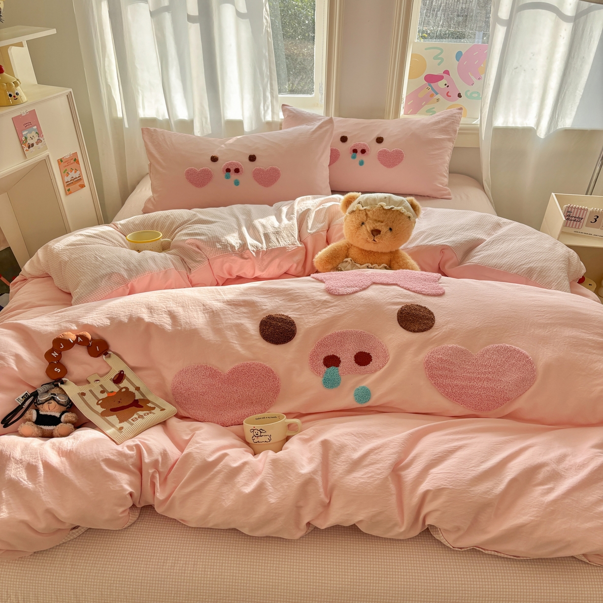 91家纺网 家纺一手货源 找家纺 色鬼布艺高端家居主号 2026新款古法毛巾绣四件套 爱心猪猪-粉