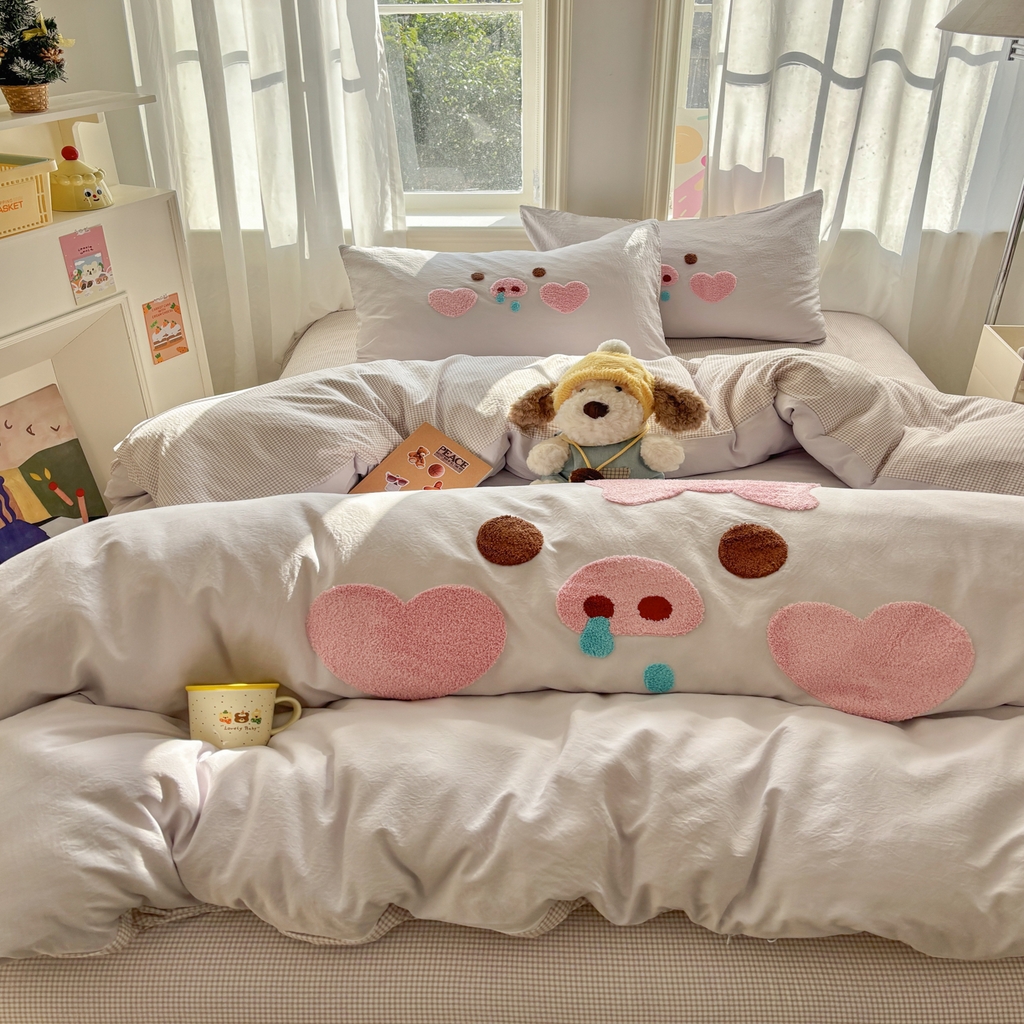 91家纺网 家纺一手货源 找家纺 色鬼布艺高端家居主号 2026新款古法毛巾绣四件套 爱心猪猪-灰