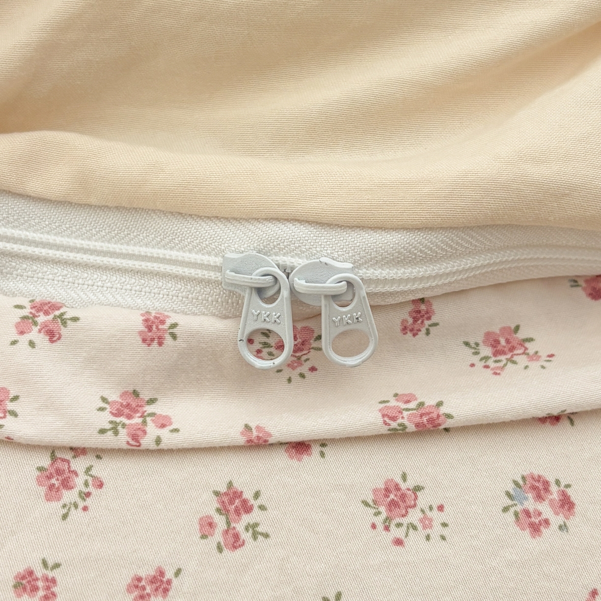 91家纺网 家纺一手货源 找家纺 色鬼布艺高端家居主号 2026新款古法毛巾绣四件套 春日猫咪-香槟