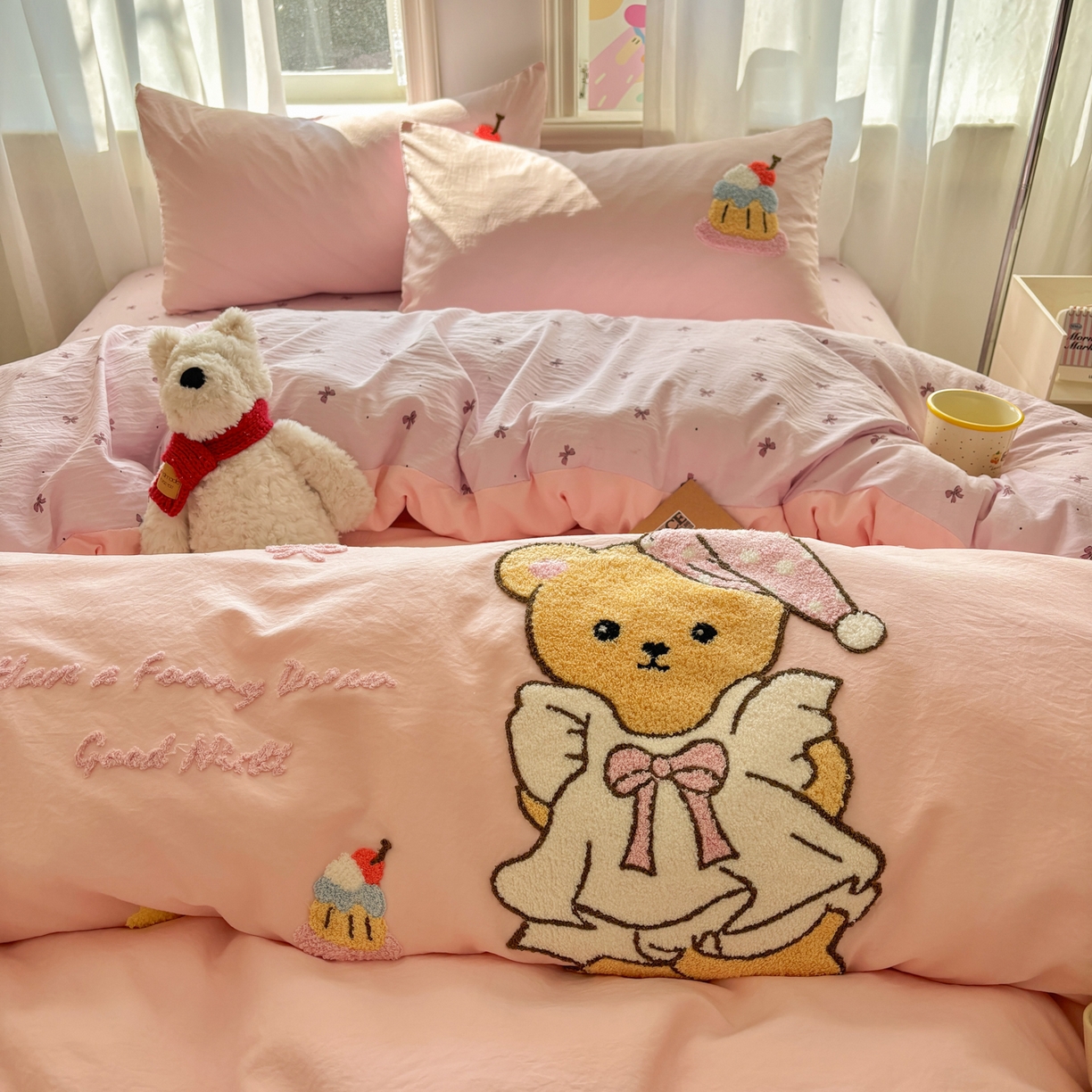 91家纺网 家纺一手货源 找家纺 色鬼布艺高端家居主号 2026新款古法毛巾绣四件套 蛋糕小熊-粉