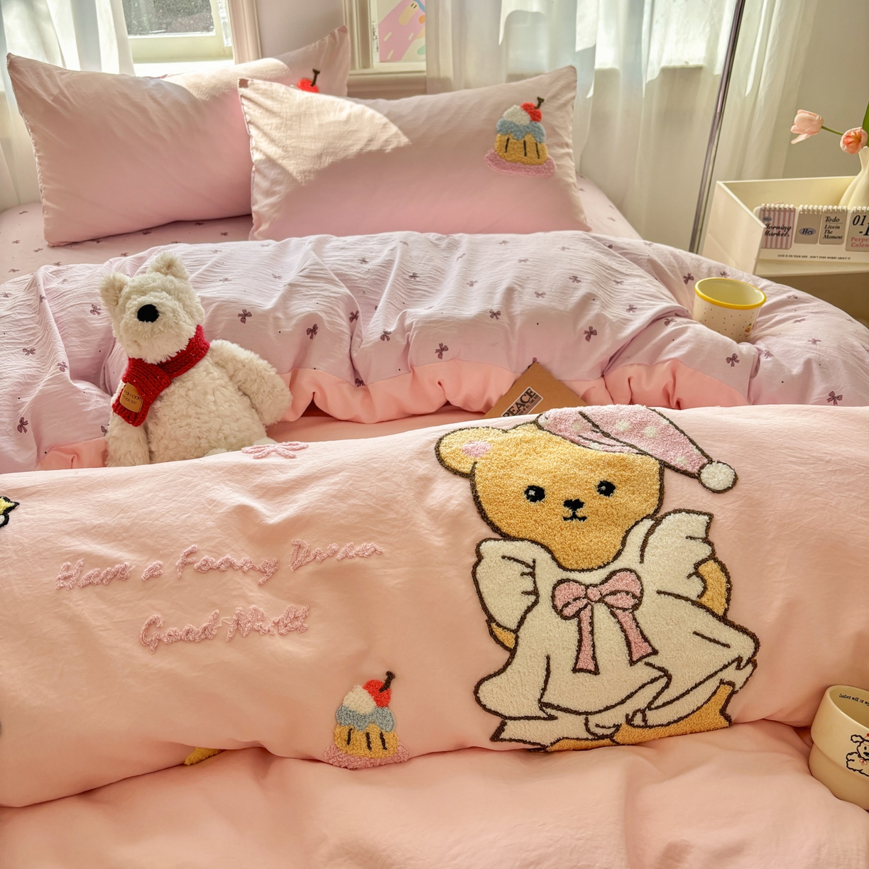 91家纺网 家纺一手货源 找家纺 色鬼布艺高端家居主号 2026新款古法毛巾绣四件套 蛋糕小熊-粉