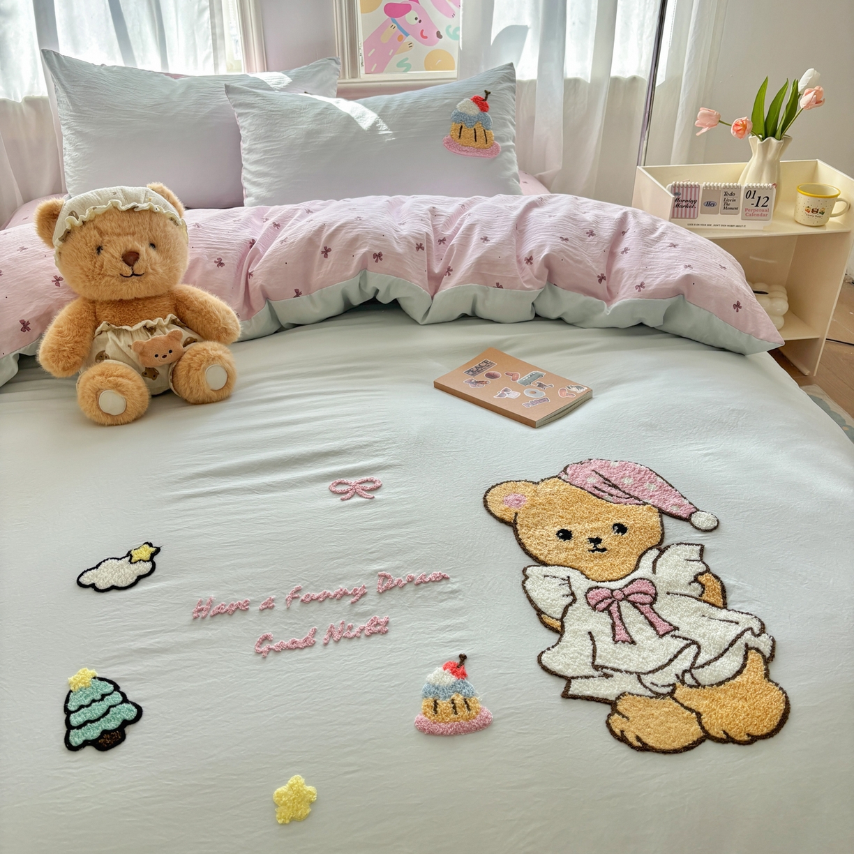 91家纺网 家纺一手货源 找家纺 色鬼布艺高端家居主号 2026新款古法毛巾绣四件套 蛋糕小熊-蓝