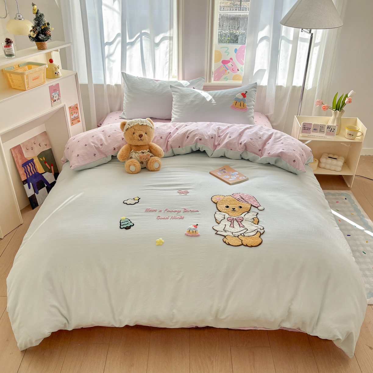 91家纺网 家纺一手货源 找家纺 色鬼布艺高端家居主号 2026新款古法毛巾绣四件套 蛋糕小熊-蓝