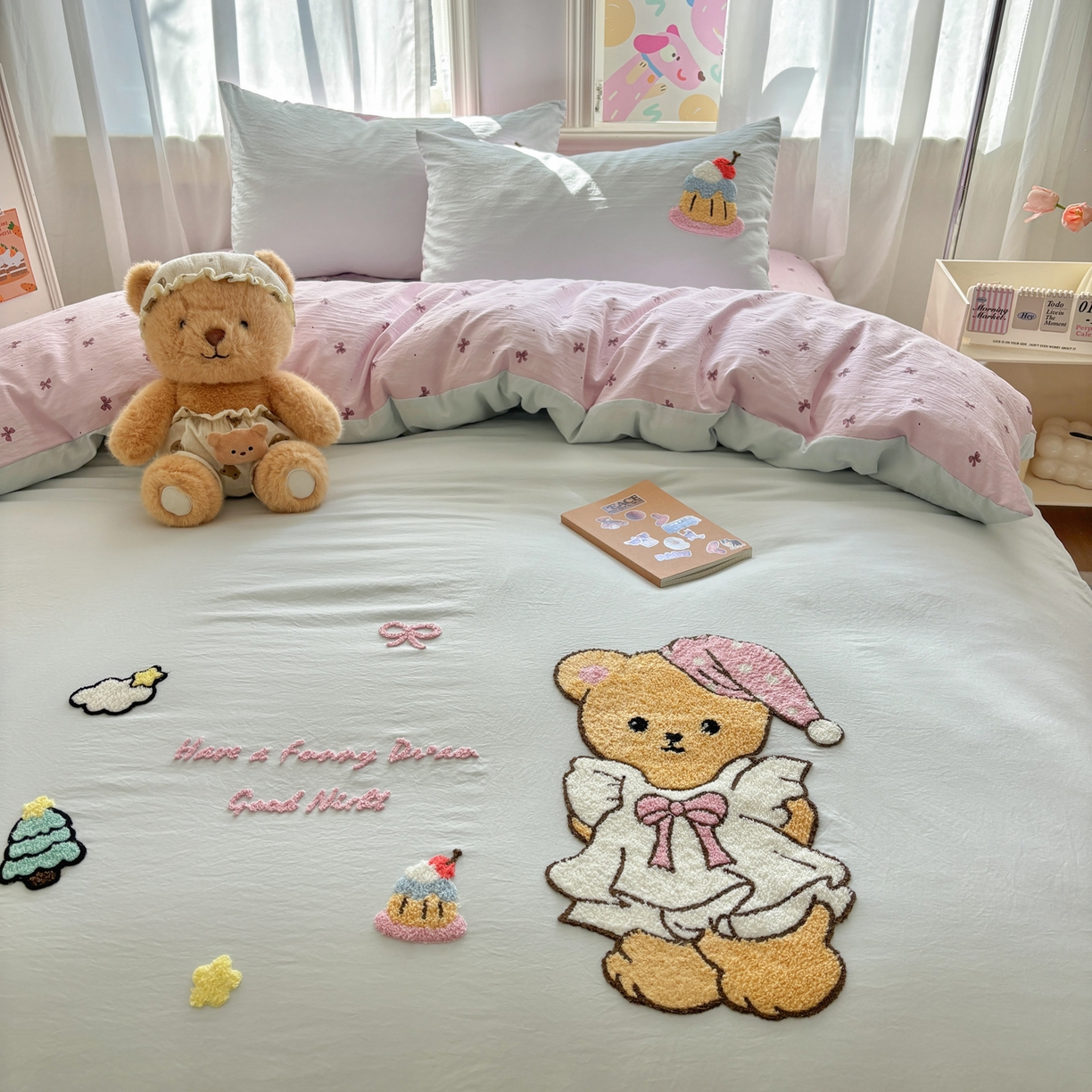 91家纺网 家纺一手货源 找家纺 色鬼布艺高端家居主号 2026新款古法毛巾绣四件套 蛋糕小熊-蓝